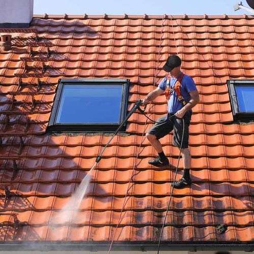 Reinigen van pannendak in Waalwijk